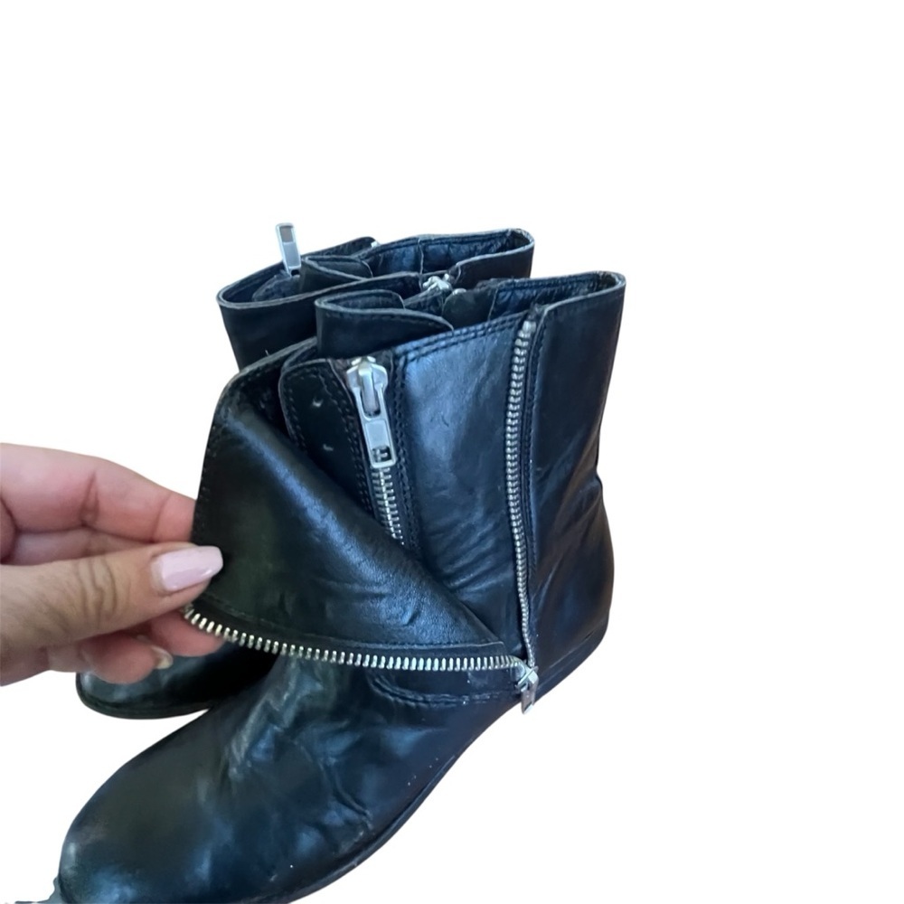TrouvƩ Black Leather
Chic Moto Minimalist Zip Ankle Boots Booties SZ 7 - Picture 11 of 13